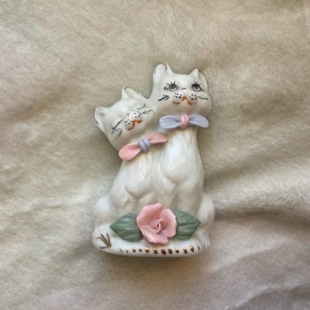 Vintage Porcelain Cat pair with Flower Accents